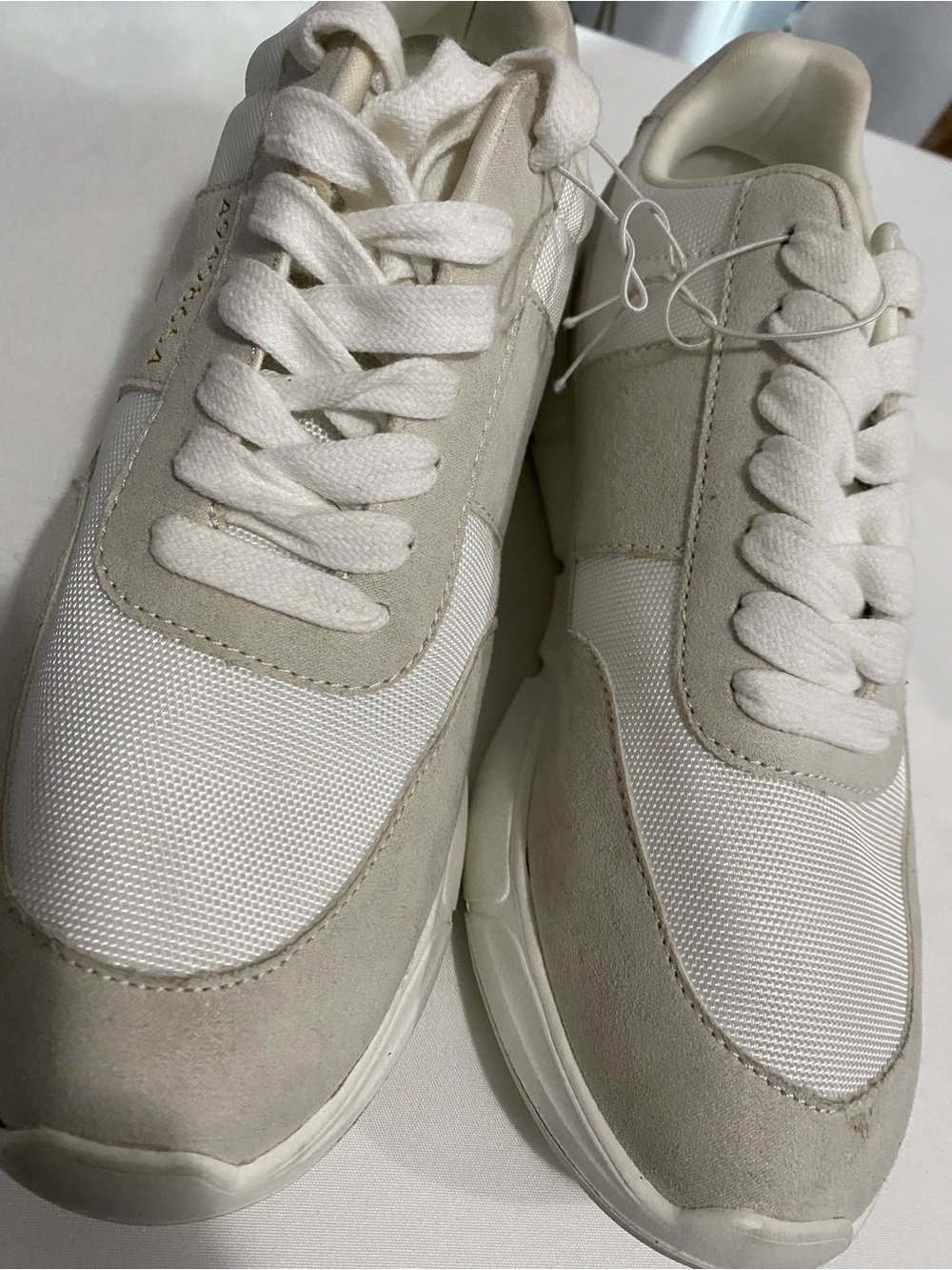 Women’s Steve Madden White Lace Up Sneakers Size 8